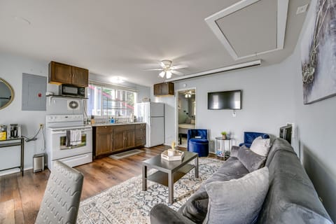 Des Moines Vacation Rental | 1BR | 1BA | 900 Sq Ft | 1 Step to Enter