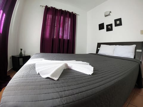 In-room safe, iron/ironing board, WiFi, bed sheets