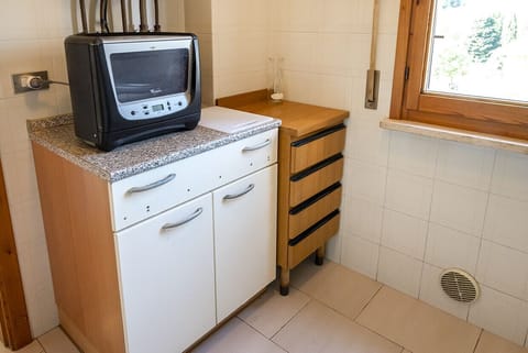 Fridge, oven