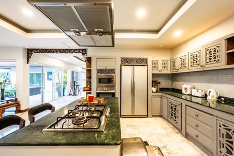 Kinnaree Grand Villa - pool, panoramic views, maid (10755)