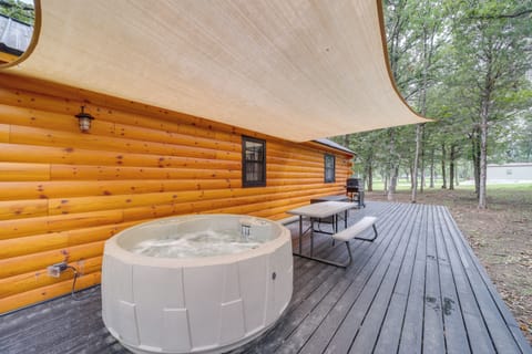 Deck | Hot Tub | Gas Grill