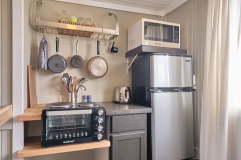 Fridge, microwave, coffee/tea maker, toaster