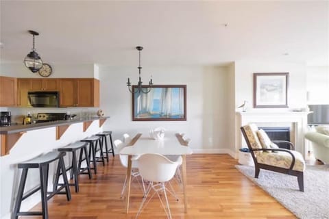 Dinner seating for six