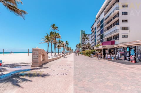 Beach nearby, sun loungers, beach towels