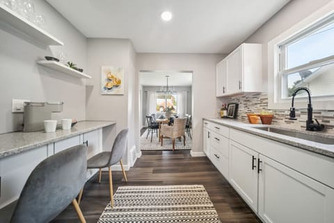 Entrance into dining area from kitchen.
