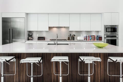 Kitchen Breakfast Bar