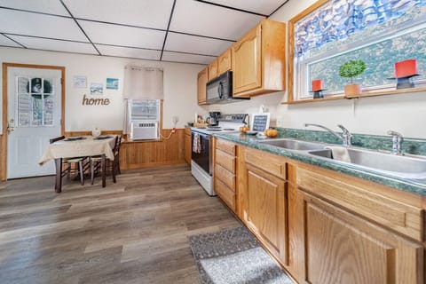 Open kitchen with eating area