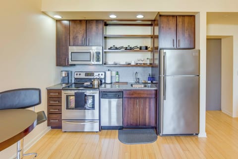 Fridge, microwave, stovetop, dishwasher