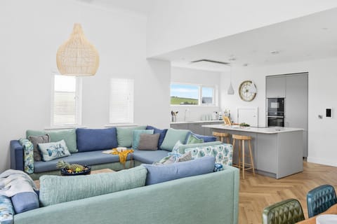 Living area with views overlooking the valley - 9 The Vista, Willingcott