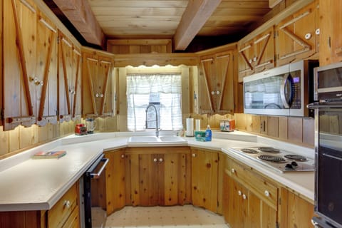 Kitchen | Cooking Basics | Complimentary Spices | Blender | Crockpot