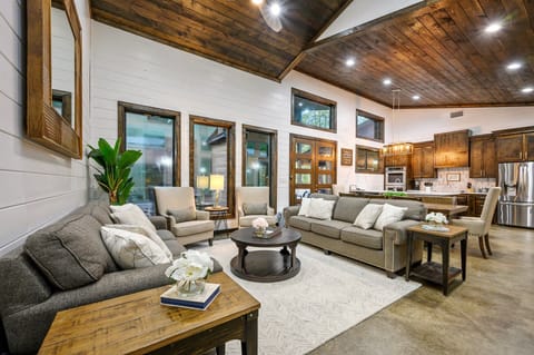 OPen concept floor plan is great for hosting your group!