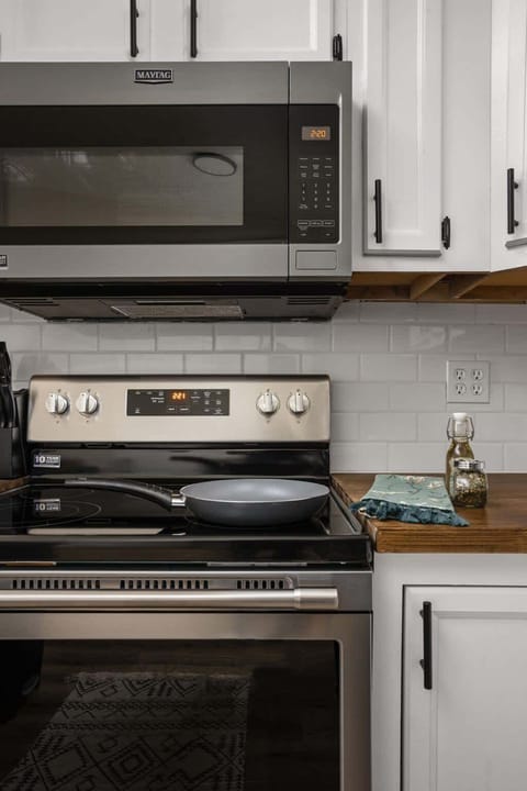 Our kitchen is not only clean and beautiful but also fully equipped with cooking essentials and appliances. We invite you to make the most of it and enjoy preparing your favorite meals during your stay.