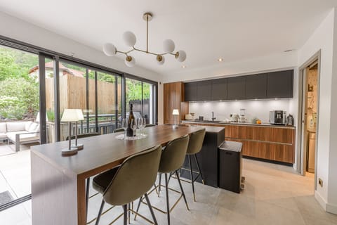 Kitchen with terrace access, ground floor 