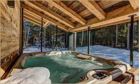 Indoor spa tub