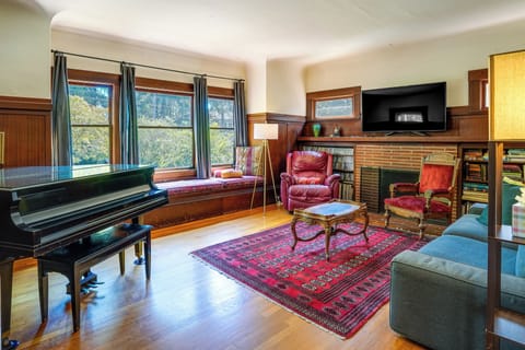 Berkeley Vacation Rental | 3BR | 1.5BA | Stairs Required | 1,970 Sq Ft