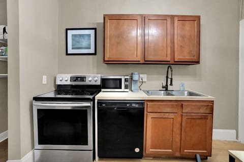 Fridge, microwave, stovetop, dishwasher