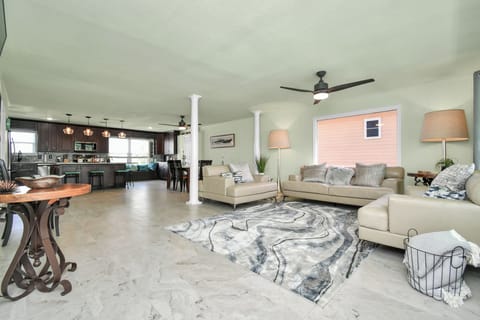 An open floor plan makes this space great for entertaining groups or relaxing!