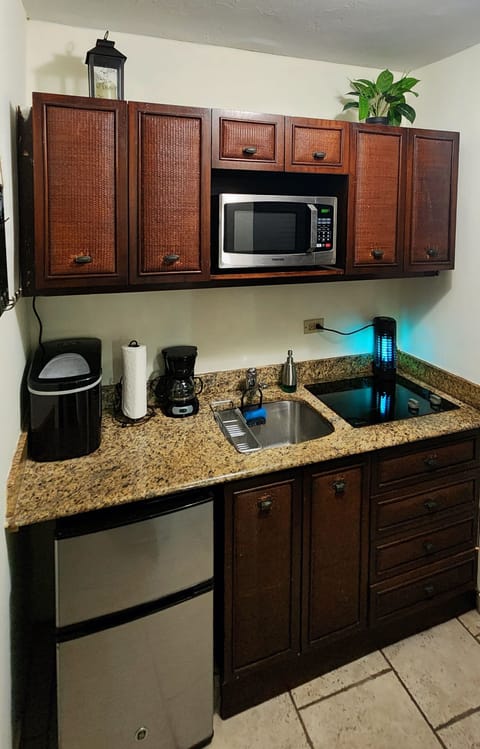 Fridge, microwave, stovetop, coffee/tea maker