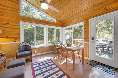 Sunroom sitting with outside view