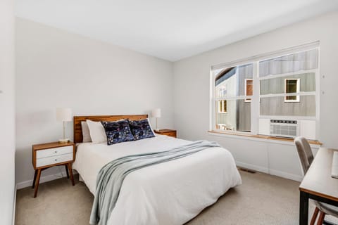 2nd bedroom with Queen bed and desk