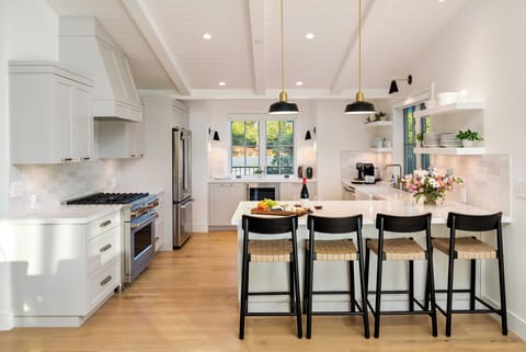 Kitchen - The kitchen features stainless steel appliances and a 5 burner cooktop