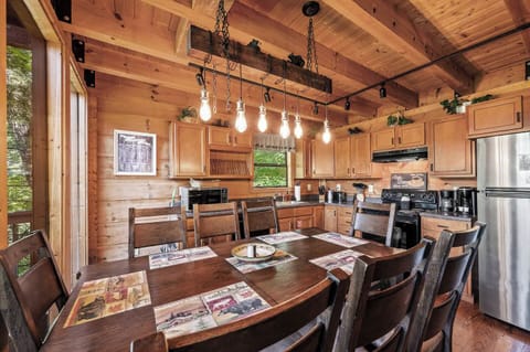 Friends in High Places' kitchen and dining area