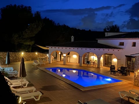 Cosy atmosphere with private pool, terraces and outdoor kitchen