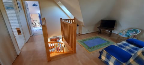 3 bedrooms, desk, iron/ironing board, travel crib