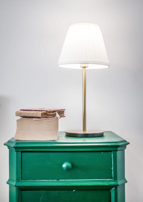 Casa emilia - bedside table.