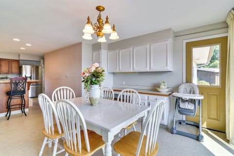 Dining Room | Main Floor | Dishware/Flatware | High Chair