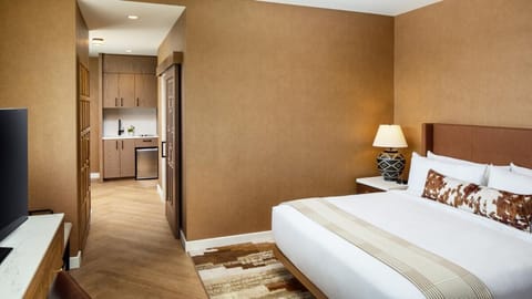 Unit with 2 Queen beds. Exact unit will be assigned upon arrival. Views, colors, and decor may vary.