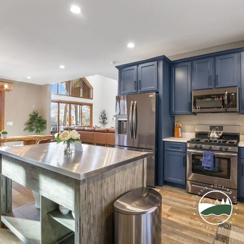 The copper and blue finishes in the kitchen and dining room are gorgeous.