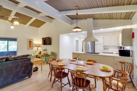 Dining Area | Dishware/Flatware | Trash Bags/Paper Towels