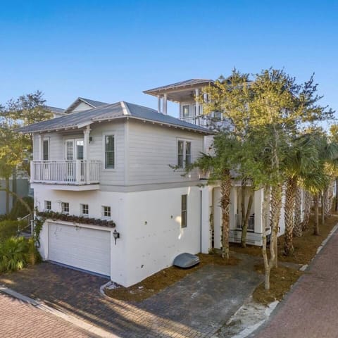 Surf on Turf sits on a quiet corner and has a 2 car garage and a side parking slab in addition to street parking. The main house uses the garage for parking and the carriage house guest gets to park on the slab. Parking passes are required.