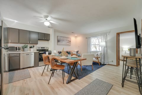 Dining Area | Dishware/Flatware Provided