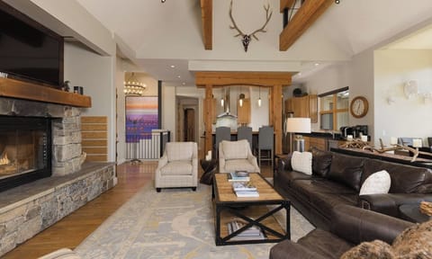 36 Swift Bear living3