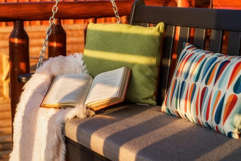 Cozy swings to immerse yourself into the stunning vistas