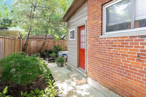 There is a back door and nice garden area for evenings and for your pet (please pick up after your pet!)