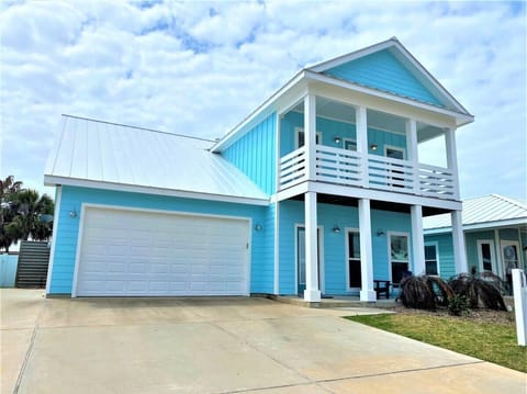 Beautiful 5 bedroom home close to the beach!
