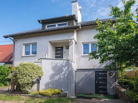 Plant, Sky, Building, Property, Window, Cloud, Tree, Land Lot, House