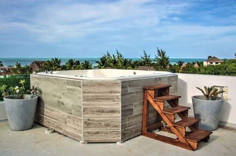 Outdoor spa tub