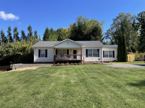 Spacious front yard & porch