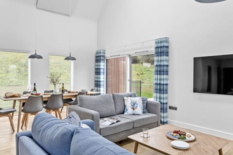 Bright and airy open plan living area - 8 The Vista, Willingcott