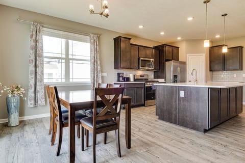 Cartersburg Vacation Rental | 3BR | 2.5BA | 2,182 Sq Ft | 1 Minor Step to Enter