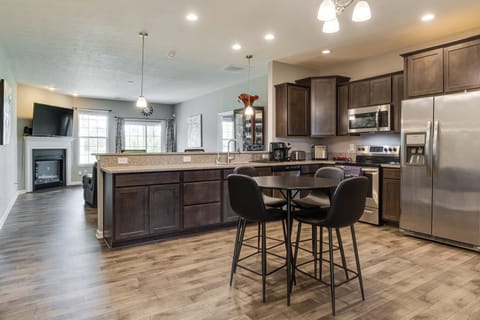 Kitchen | Coffee Maker (Coffee Provided) | Toaster | Dishwasher