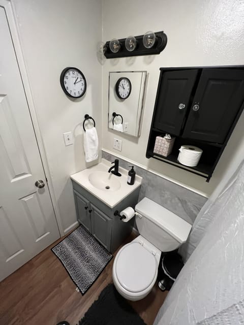 Combined shower/tub, hair dryer, towels, soap