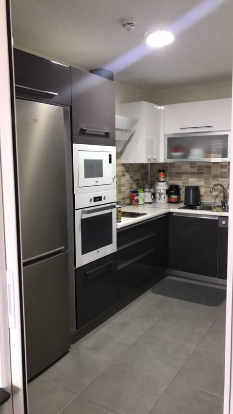 Fridge, microwave, oven, coffee/tea maker