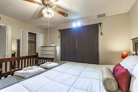 4 bedrooms, in-room safe, travel crib, internet