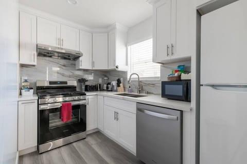 From breakfast to late-night snacks, this space makes you want to stay in and stay full. #TravelSGV