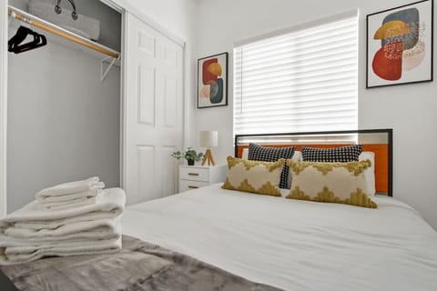 2 bedrooms, hypo-allergenic bedding, desk, iron/ironing board